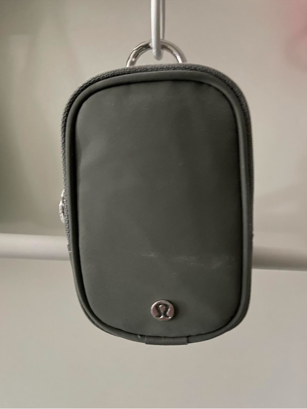 Lululemon nano pouch